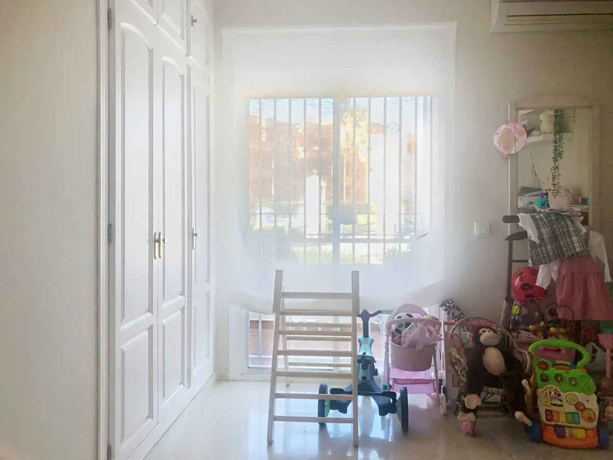 4da090fc-5f7a-4228-94f8-b7b60861c87e