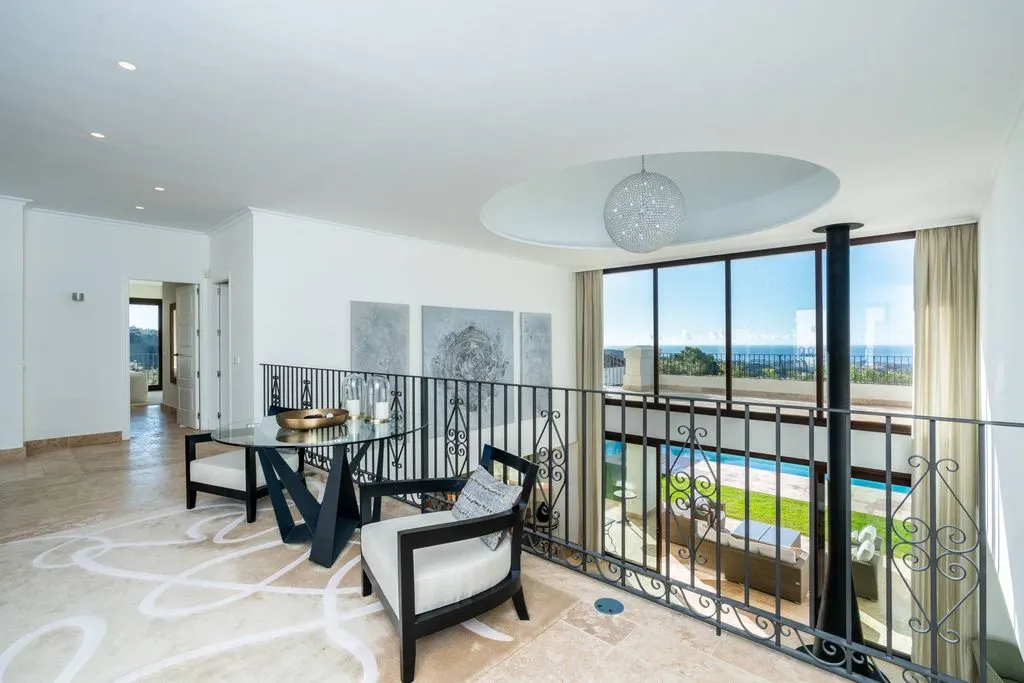 0ec786a9-63f9-46da-af93-0982e0a66c24