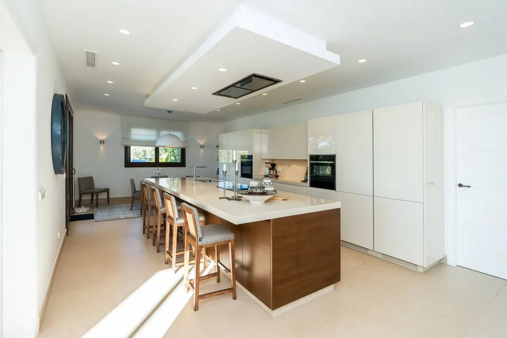 e1dd5e32-2533-4f57-bf52-df40f650836f