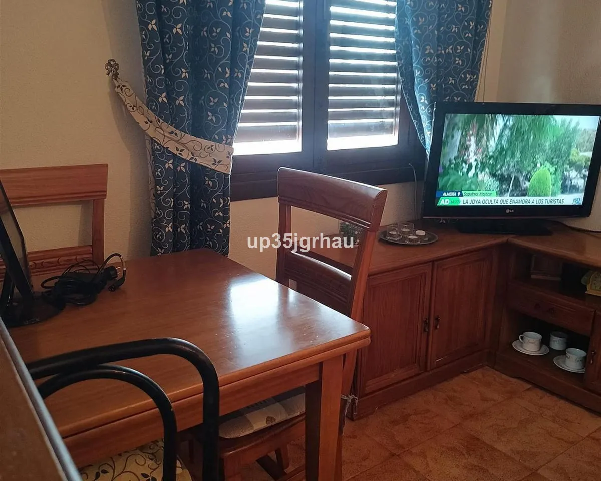 dbcf9033-ae24-4b0b-83c9-e392115e2933