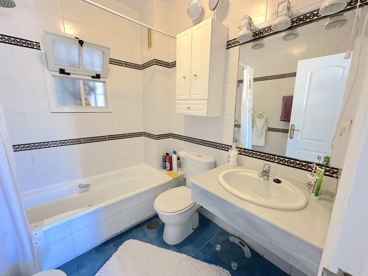 8b5b9323-aac5-4eba-99e7-f59bdcbde693