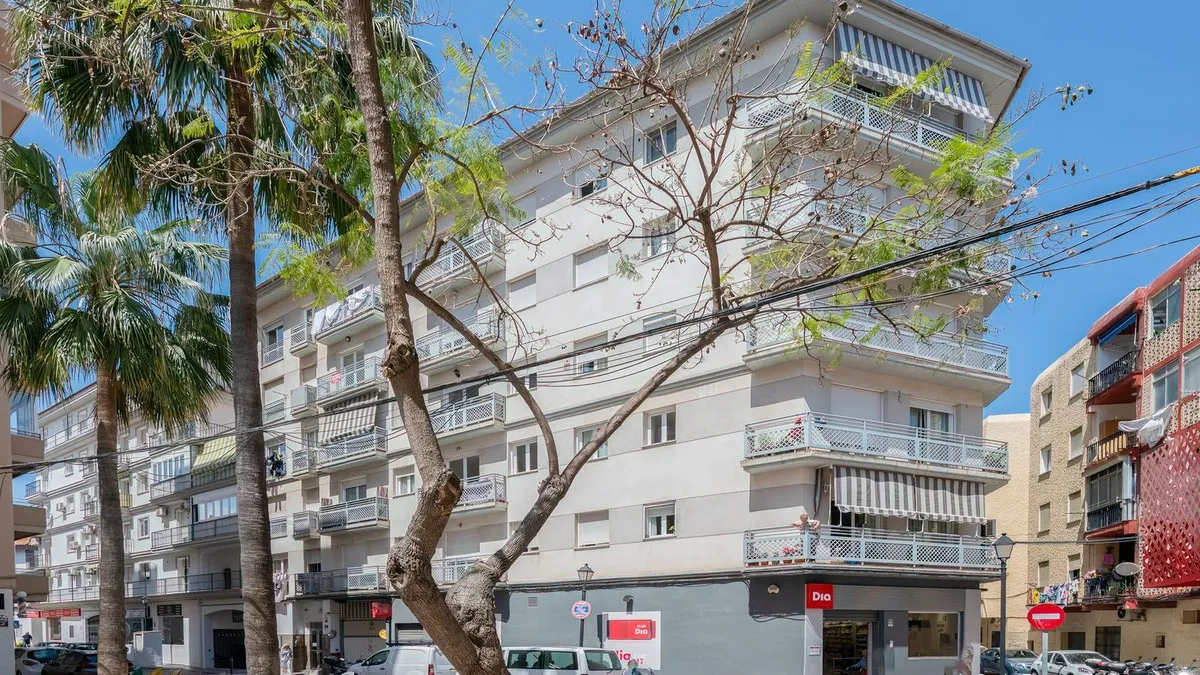 Stylish Renovated Apartment with Terrace in Fuengirola