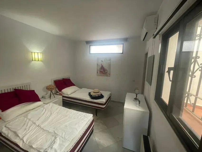 e520467c-63d8-4aeb-b5b2-9a283c6a0747