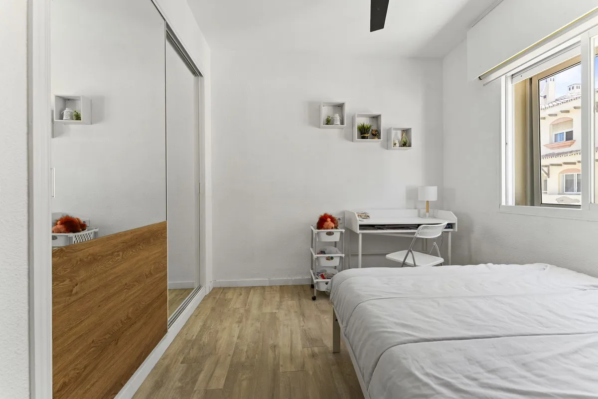 2340b3f2-e5af-43f0-af1b-4799d3521e5e