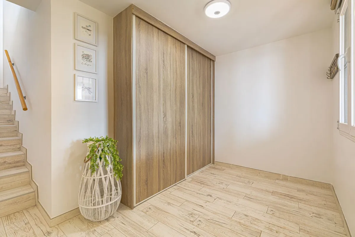 04f0c6a9-0707-4cb1-b9f6-df7735261a8f