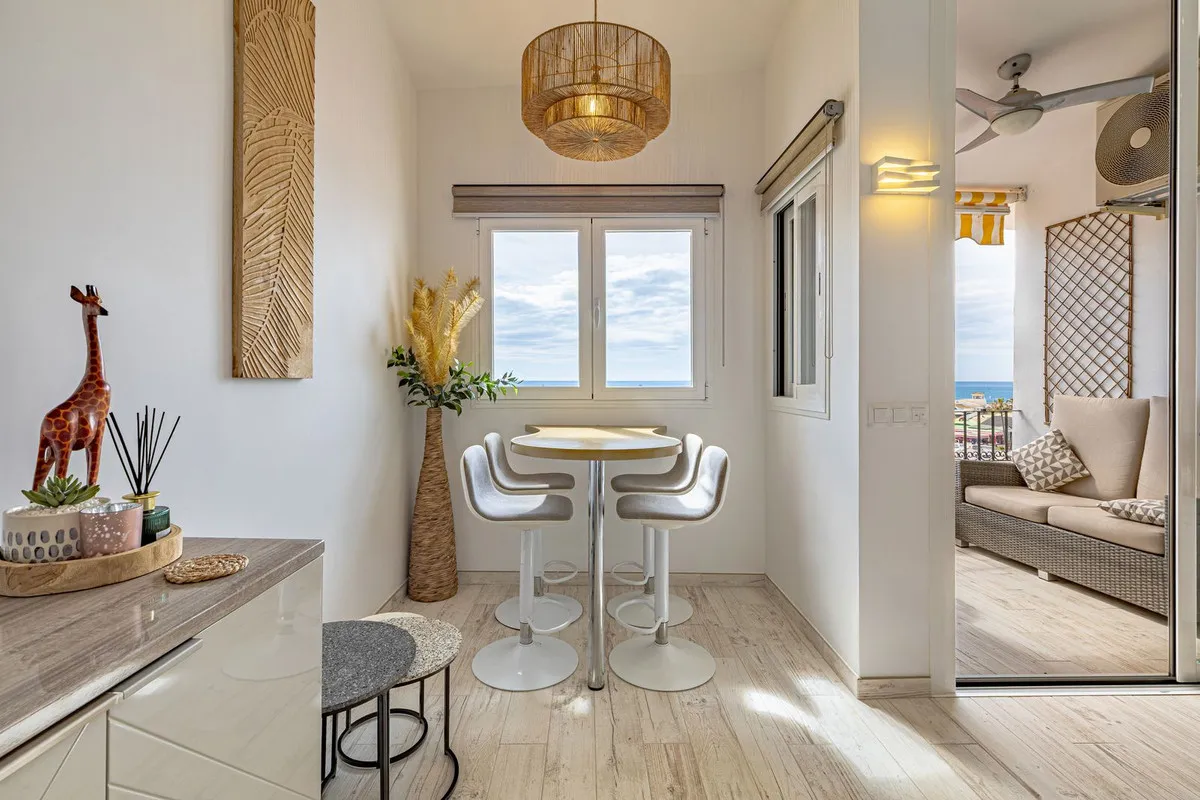 b6dd9efe-0abc-4214-b77c-a5a0f31d2edf