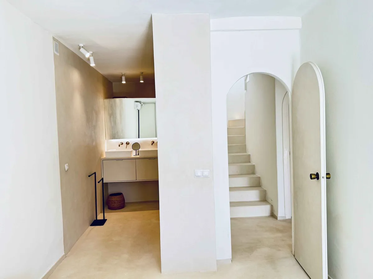 53a7c9c0-b9d3-40a1-931c-1d6a9bb066a0