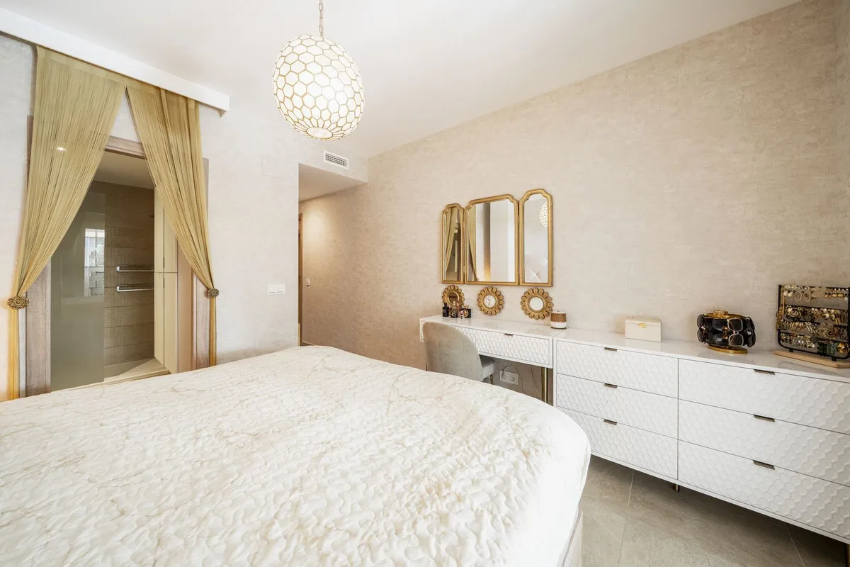 70960699-031a-4aa8-8f5c-64c8bf23dccd