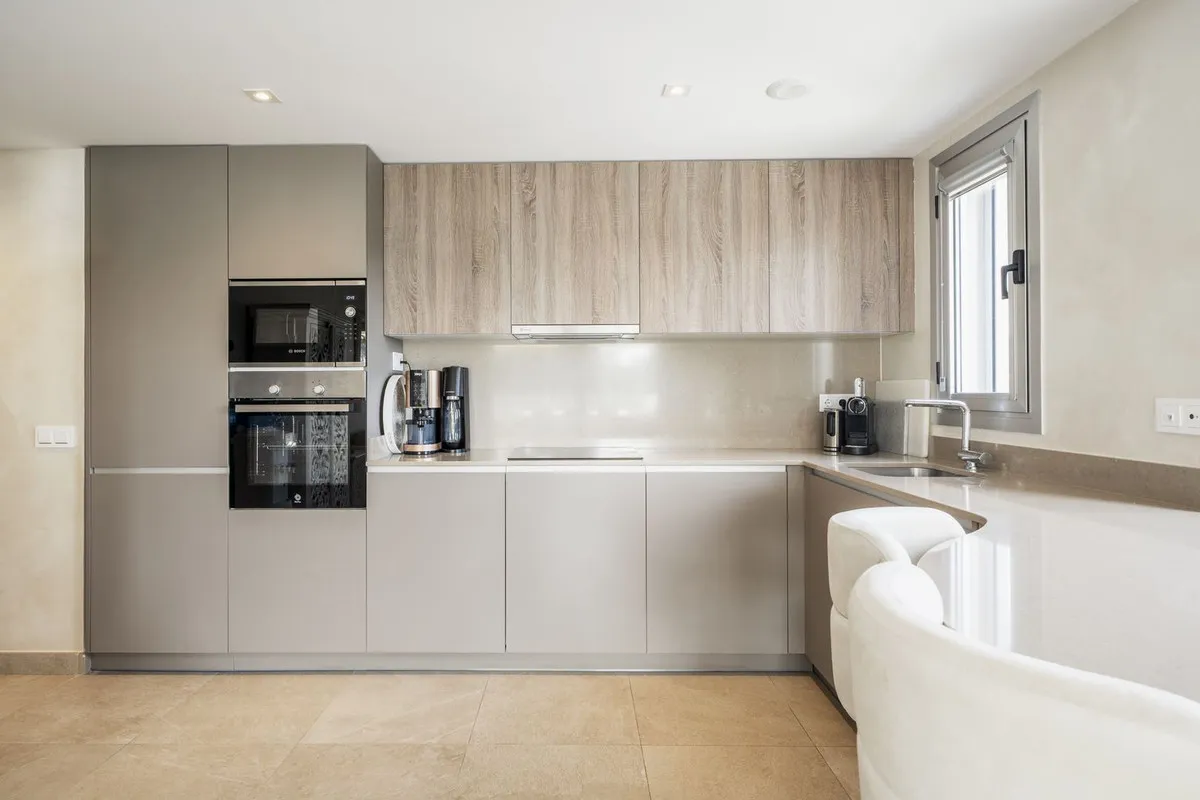 e9ca2625-a9f5-4524-81b6-1abae7dc4058