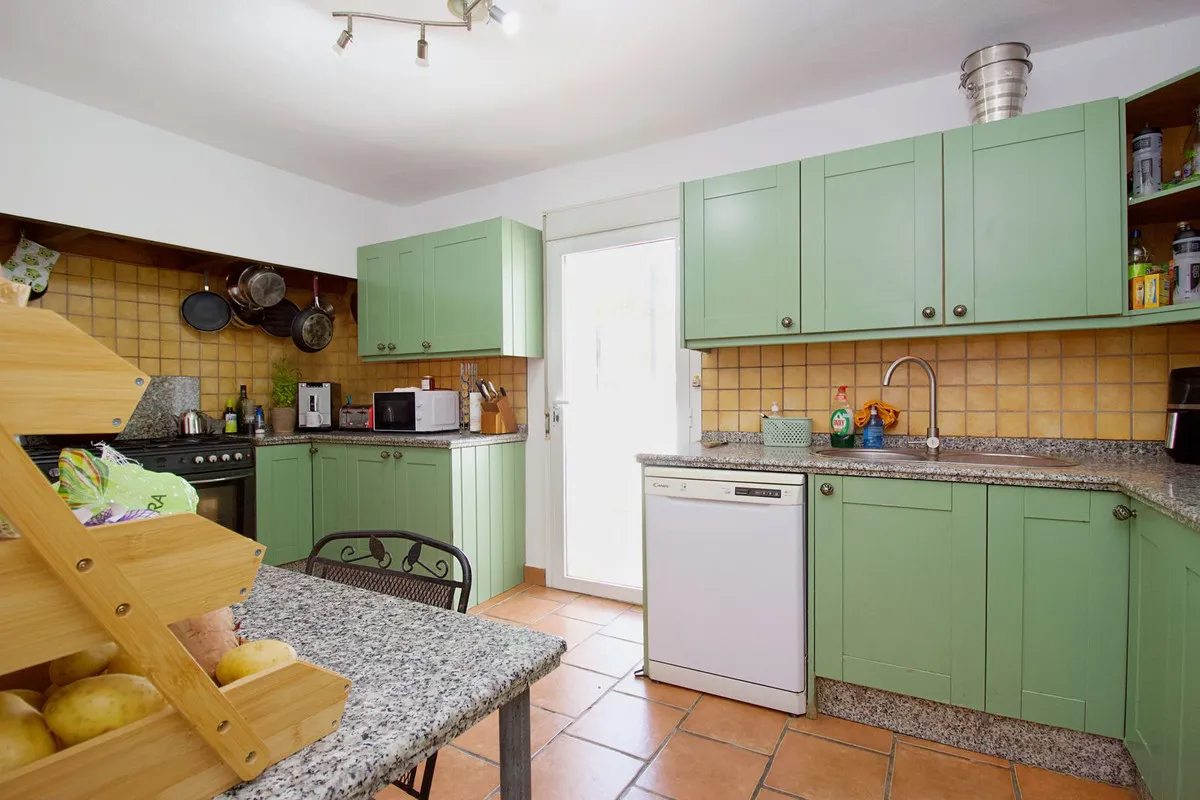 9c3490d9-1786-49bb-930d-d42dee19a85a