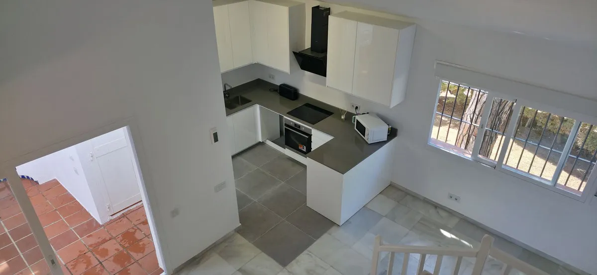 1b2b12e6-7816-45eb-9417-3df2eb850d1a