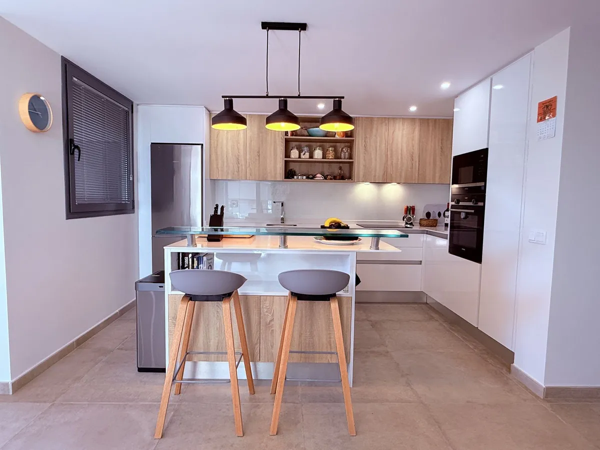 7f61b674-3055-4568-aaa6-002939838447