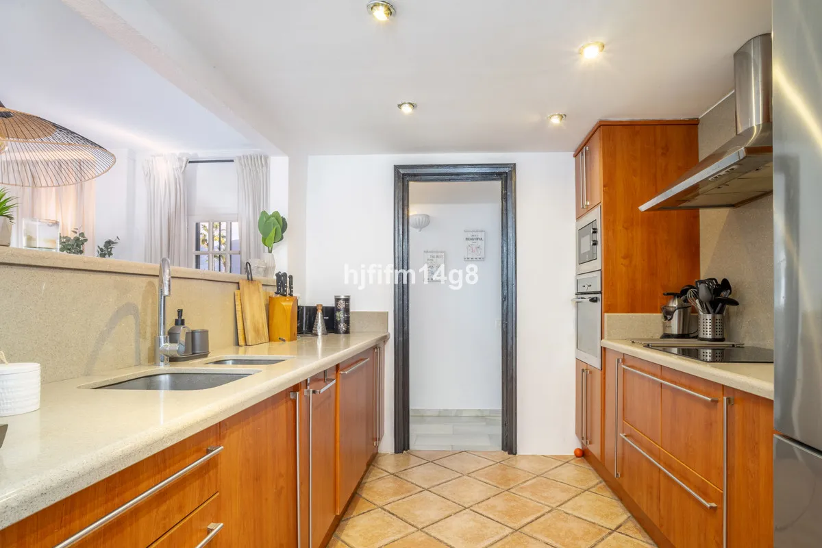 9e09523f-6e21-416e-9a57-e0402e1a1e42