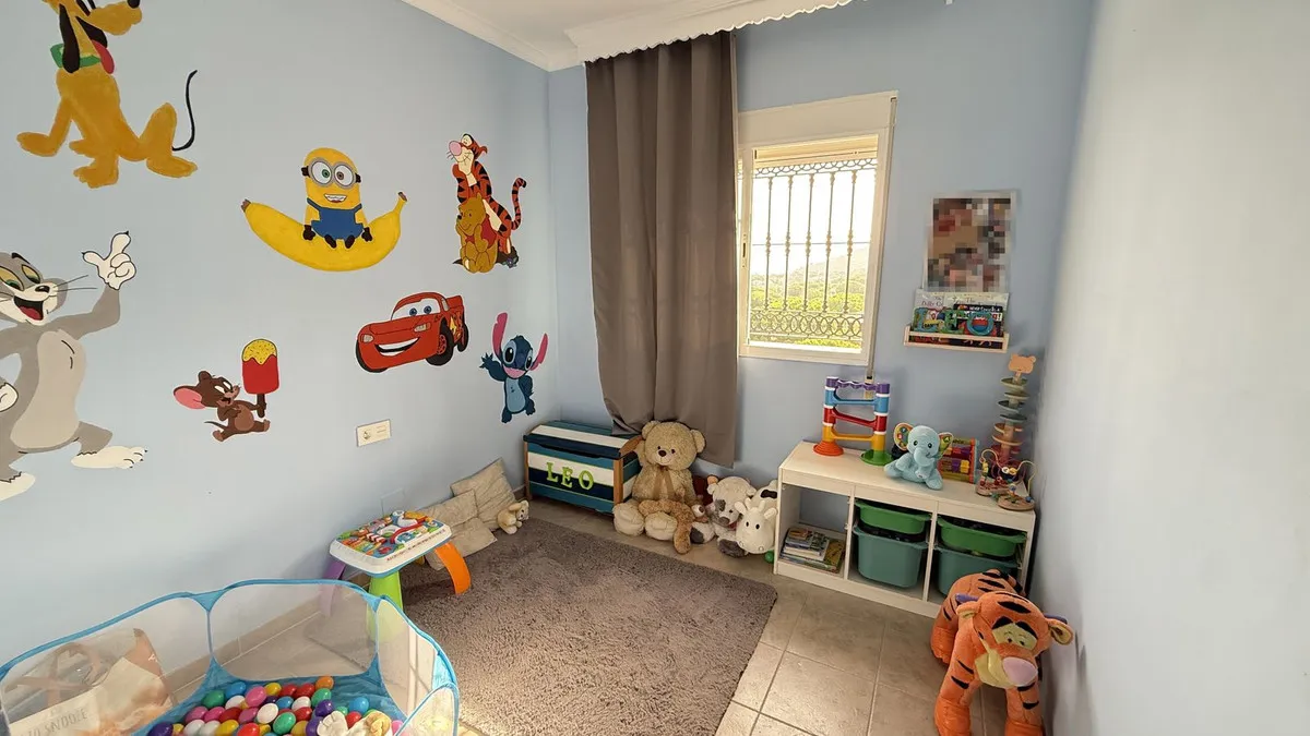 e704a9c6-54e1-4a08-8a25-00326094973b