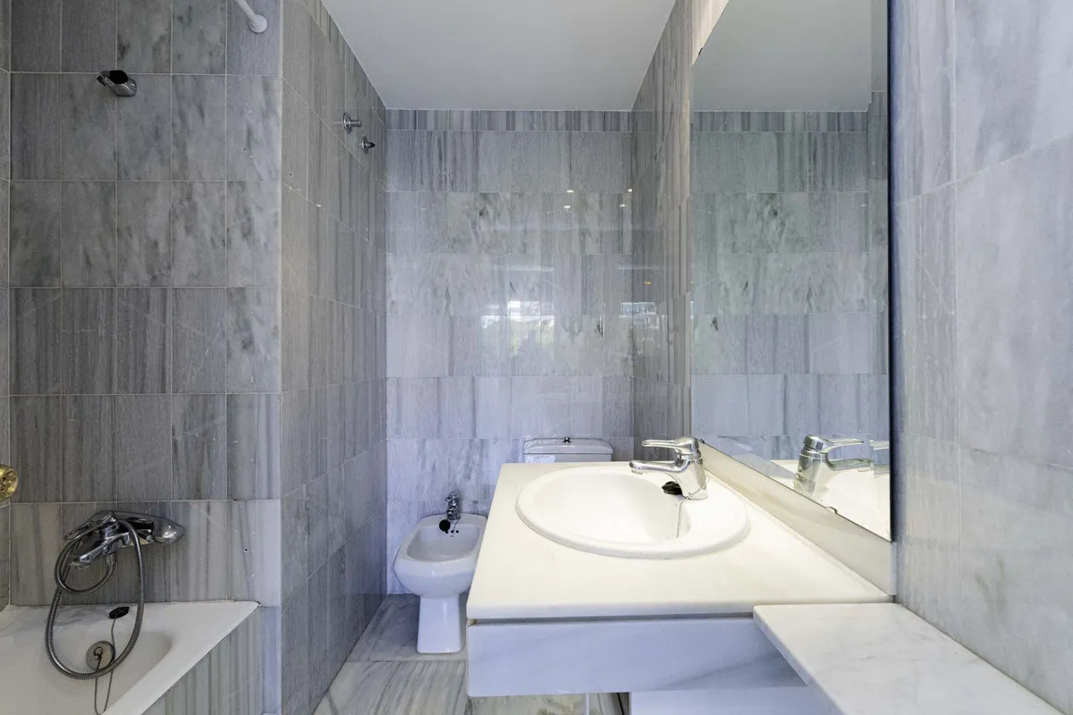 e9589d65-12b8-4644-a5fc-2f05196645bc