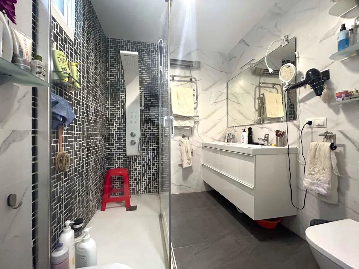 b53665f7-a5be-483c-a4da-d591f2e99c7a