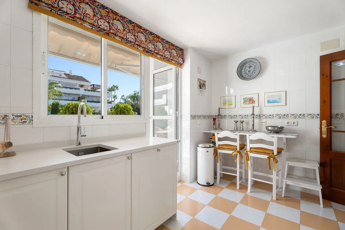 b34ea9c9-546a-43f2-b7b4-9eb48b0c3516