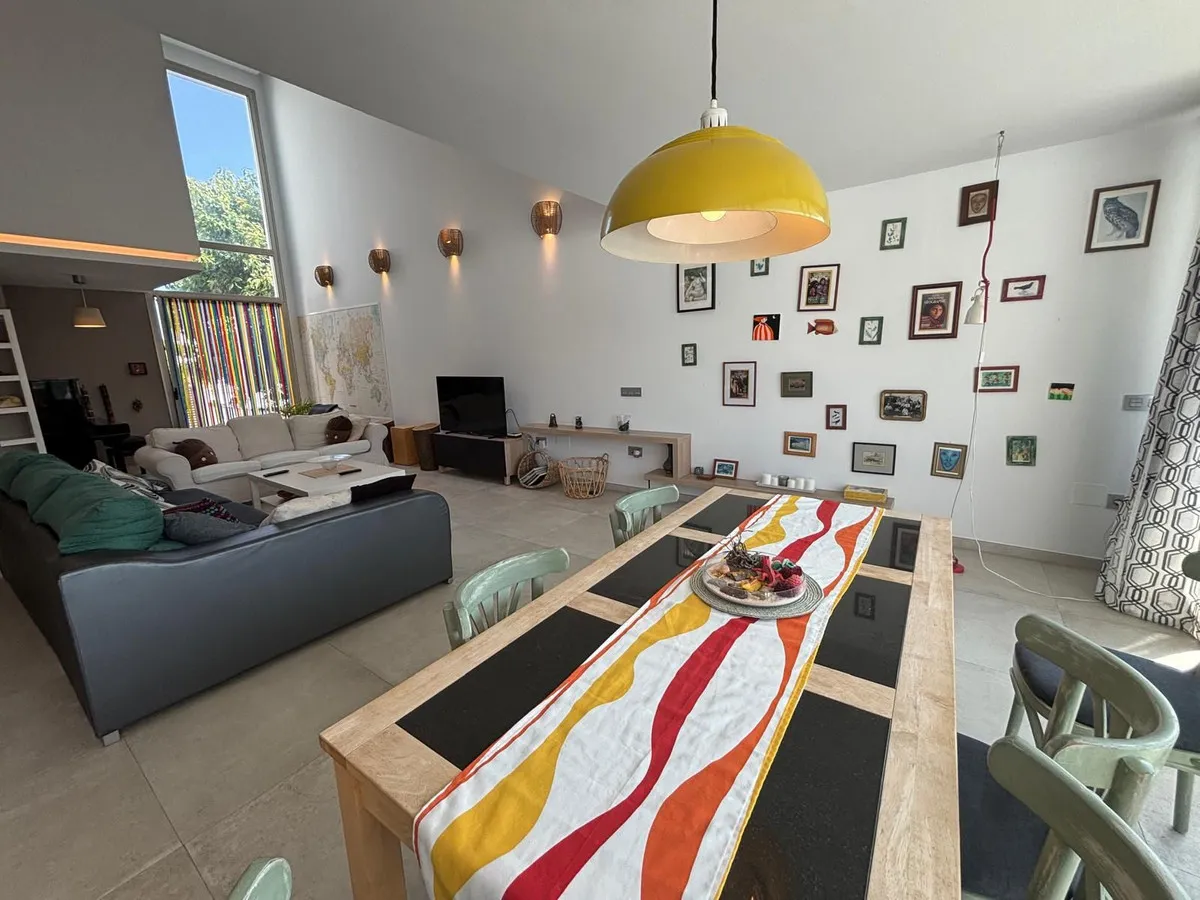 1b7543af-34c7-4fdb-852b-c8bf8a41ecb1