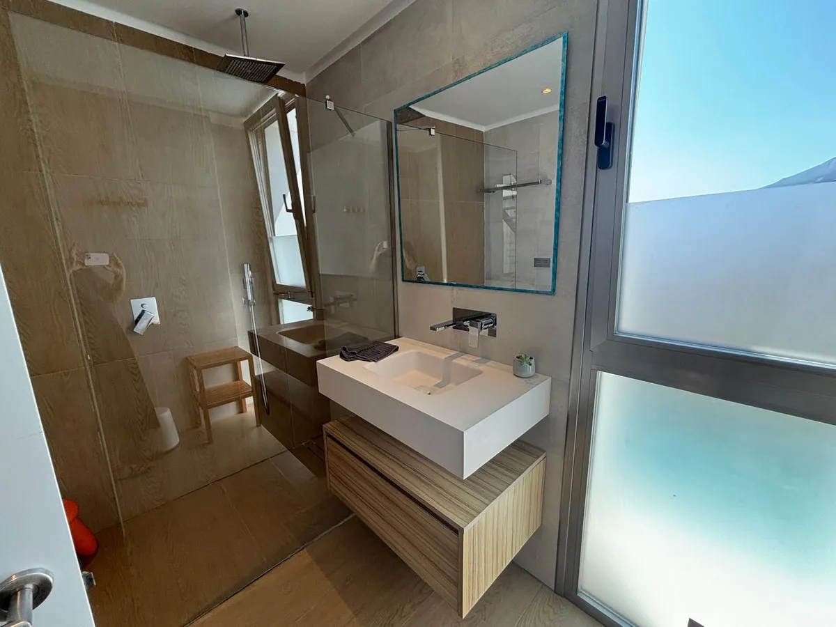 5e711efc-99eb-40a3-8096-4d8674540fee