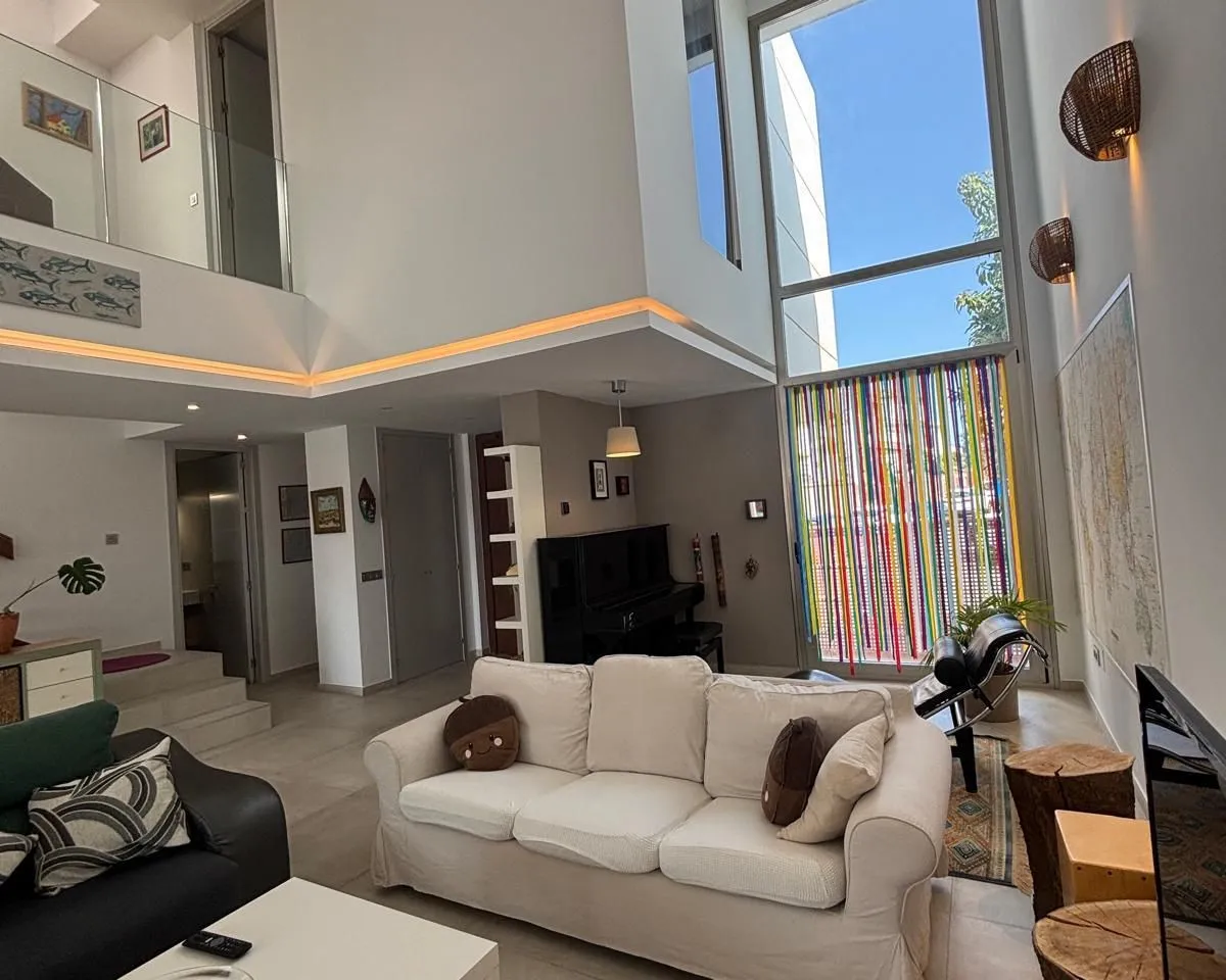 a9a353cb-d59f-48aa-8f2d-f593b573c257