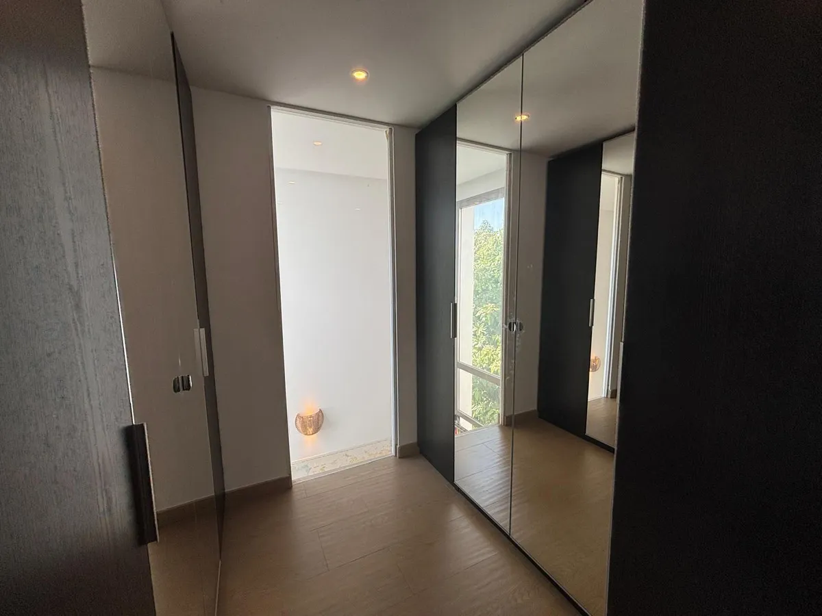 c6eb6f1c-f14d-46da-b949-db8fde6e057e