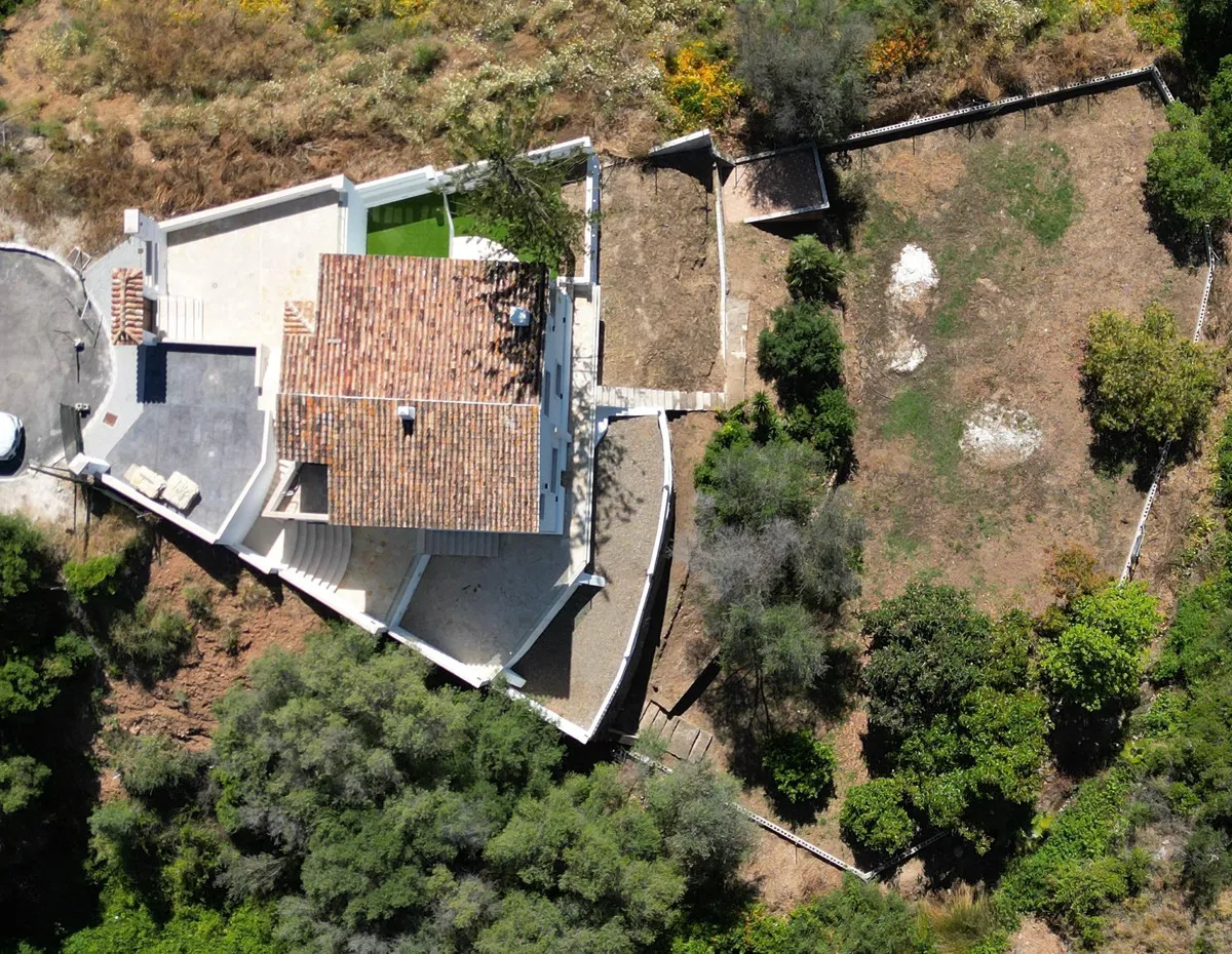 b4c1b9e8-afab-471c-8cbd-5034ecaed6a2