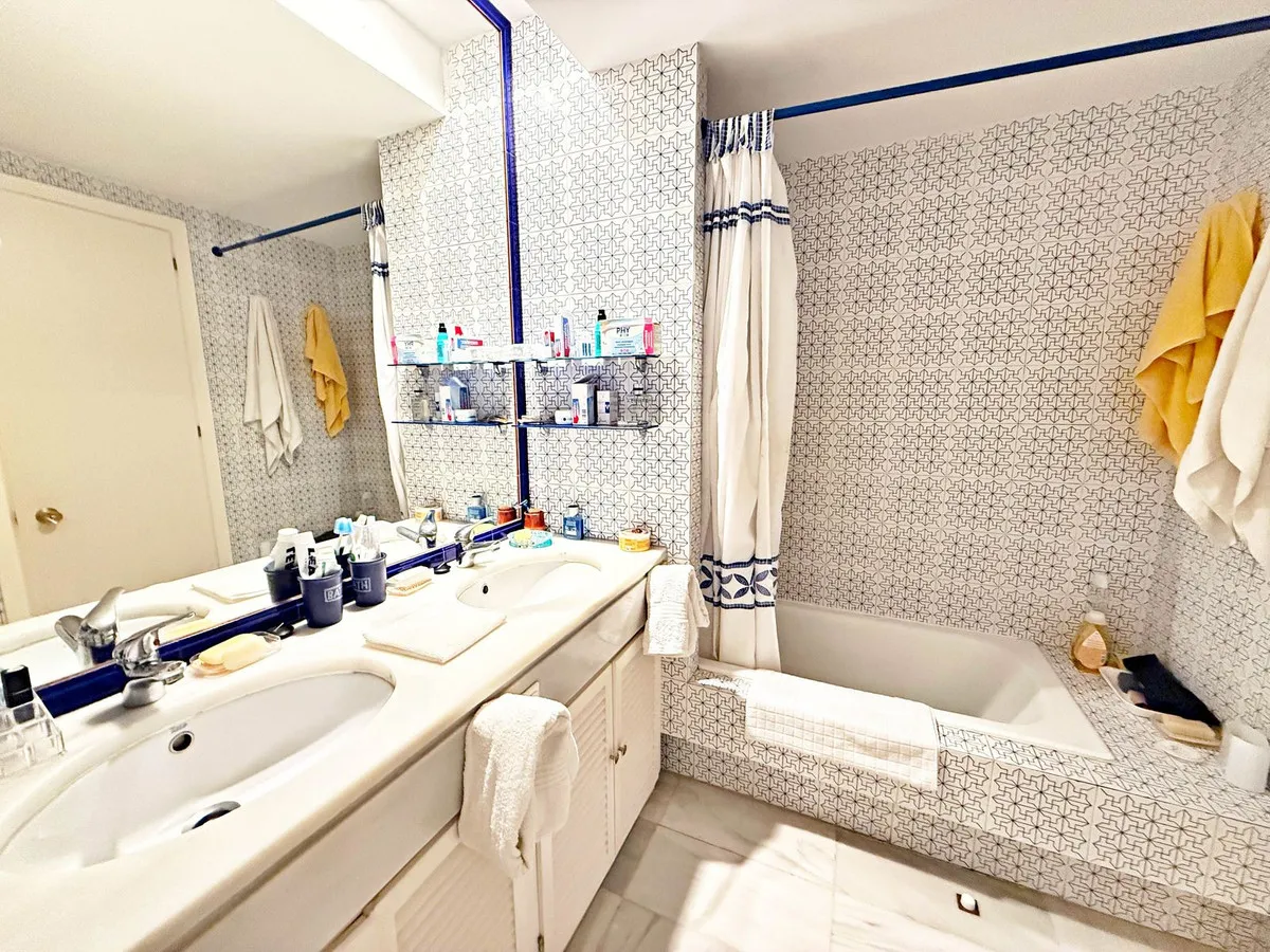 6b909597-825b-4058-95fd-07f8a985aa2b