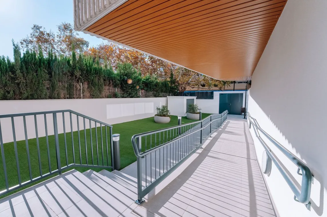 a9857822-6f69-40c4-afba-35e1eeeff238