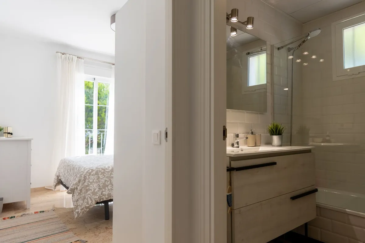 40ee14c4-6d5a-4dfb-9f87-263a5004a66b