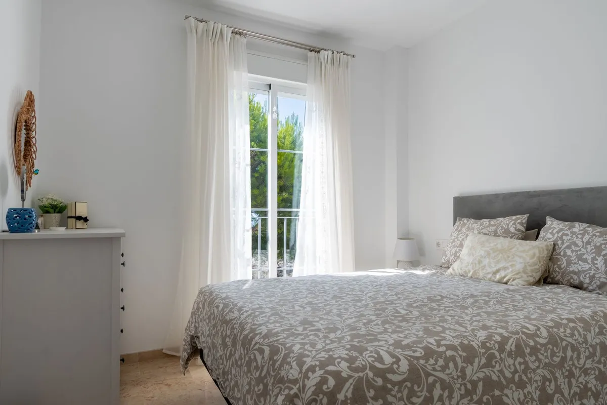 f8e648b9-13a5-463e-8fdc-613b6a426632