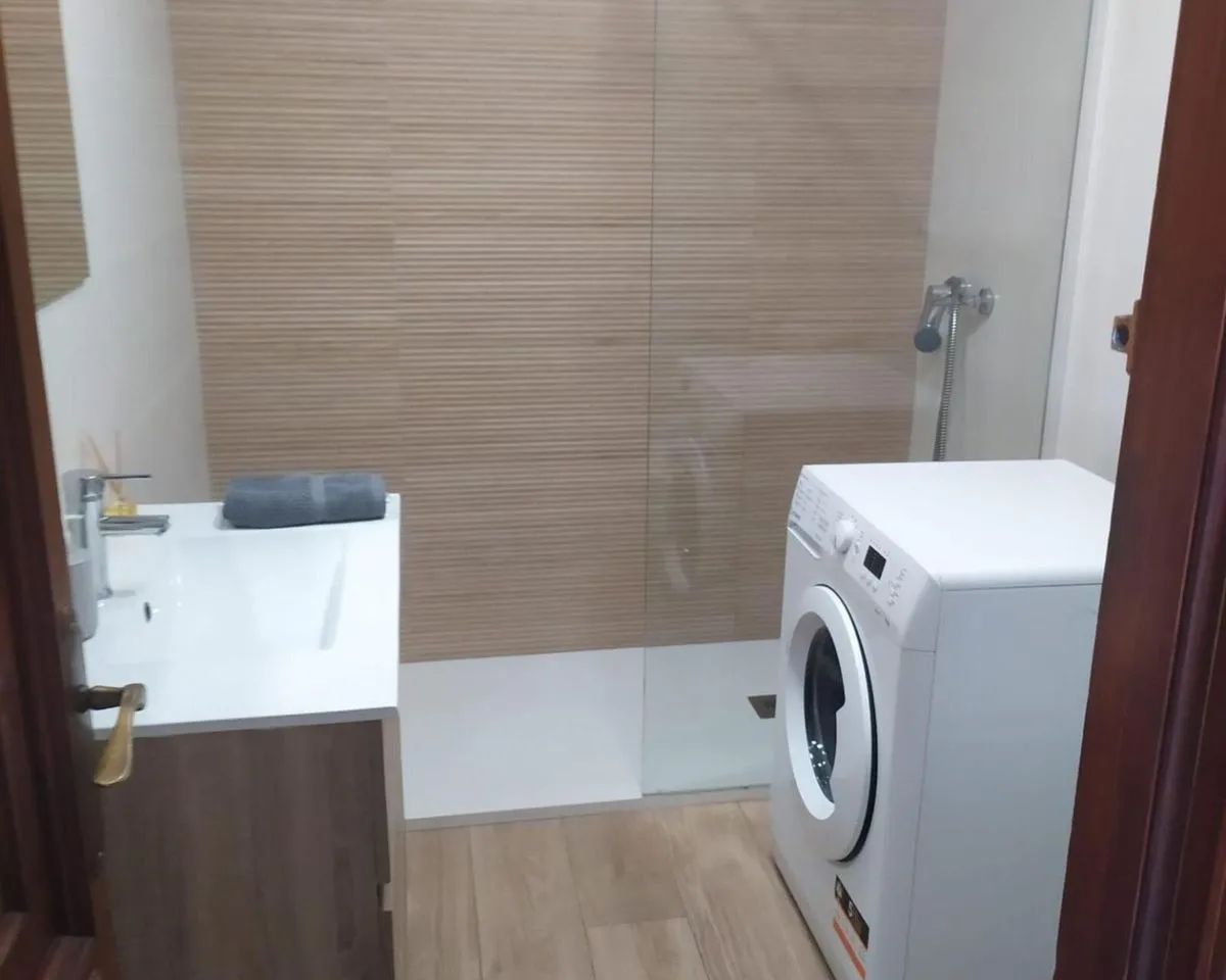 08ab7c21-d6c5-4947-94e1-b53cc3f985c1