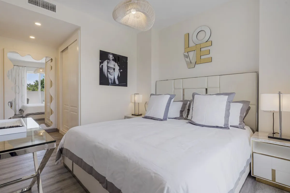 f1bfbad0-9a7c-4db9-84a1-202a701a3d77