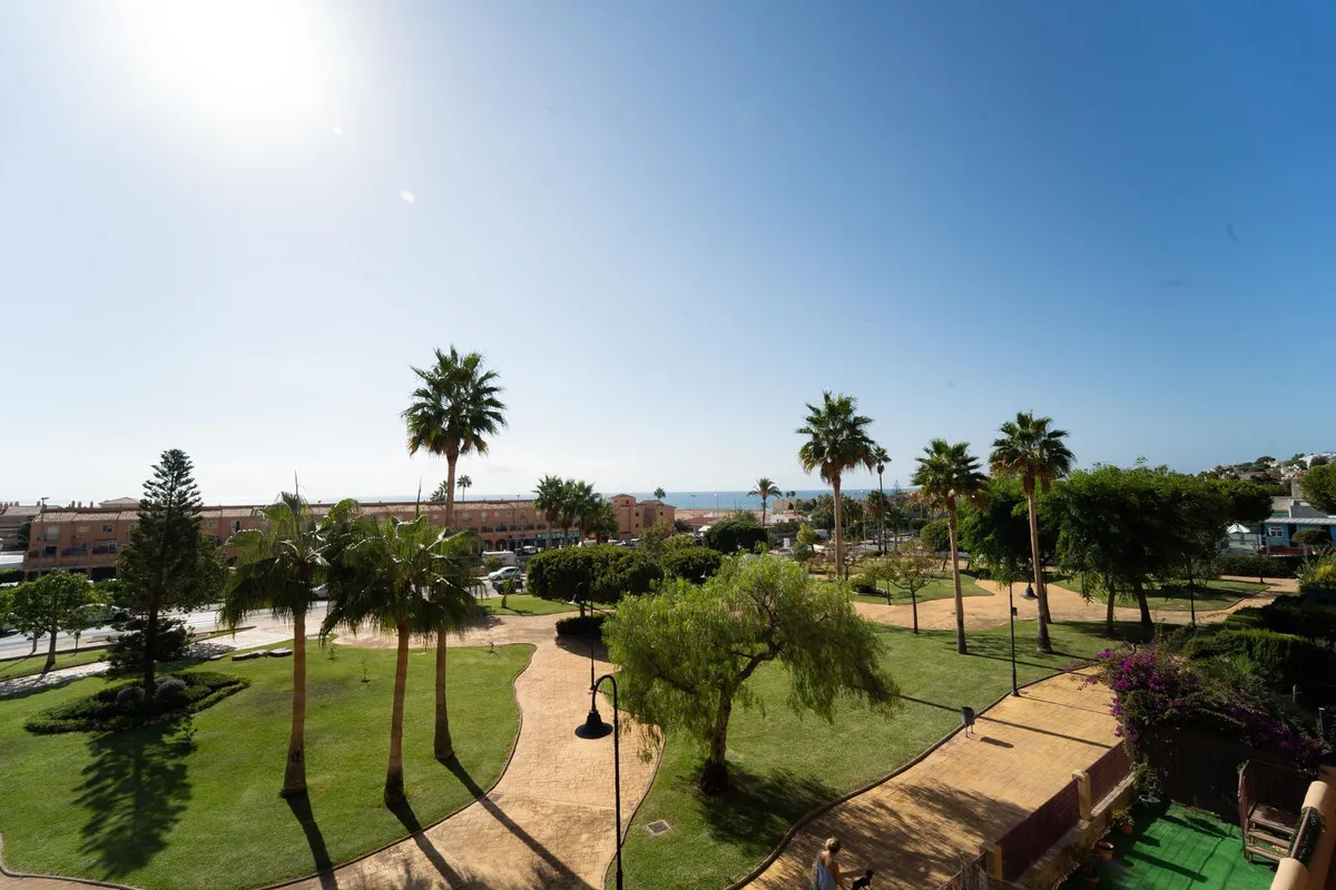 0a709927-2107-4b1c-a8a4-a13e08cb3744