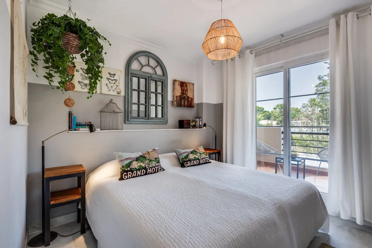 564dae25-f052-402a-8faf-cb4dec053b5b