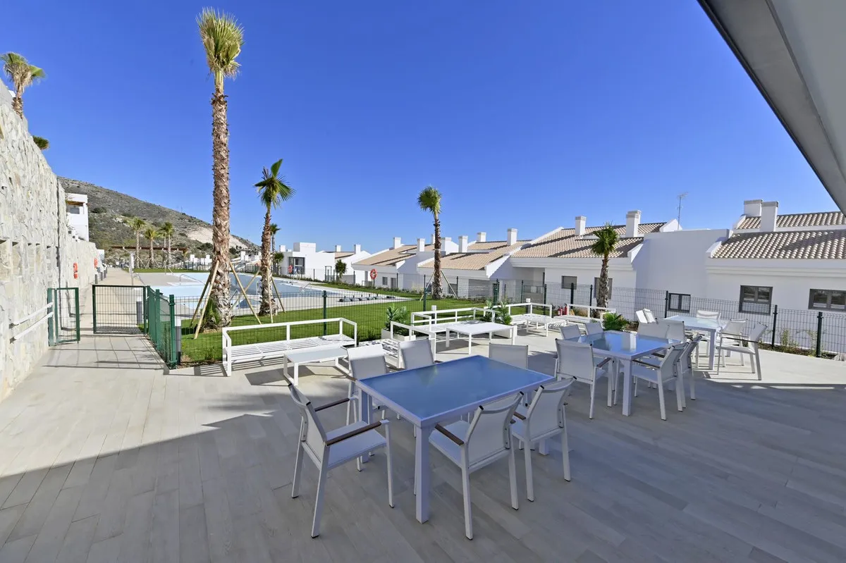 f4493ab5-c014-4870-a450-3ecc480e3b16