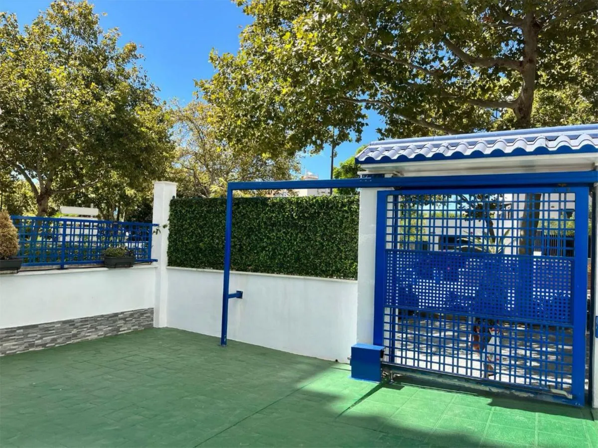 a0bc4555-8901-4901-80c9-9470977832b8