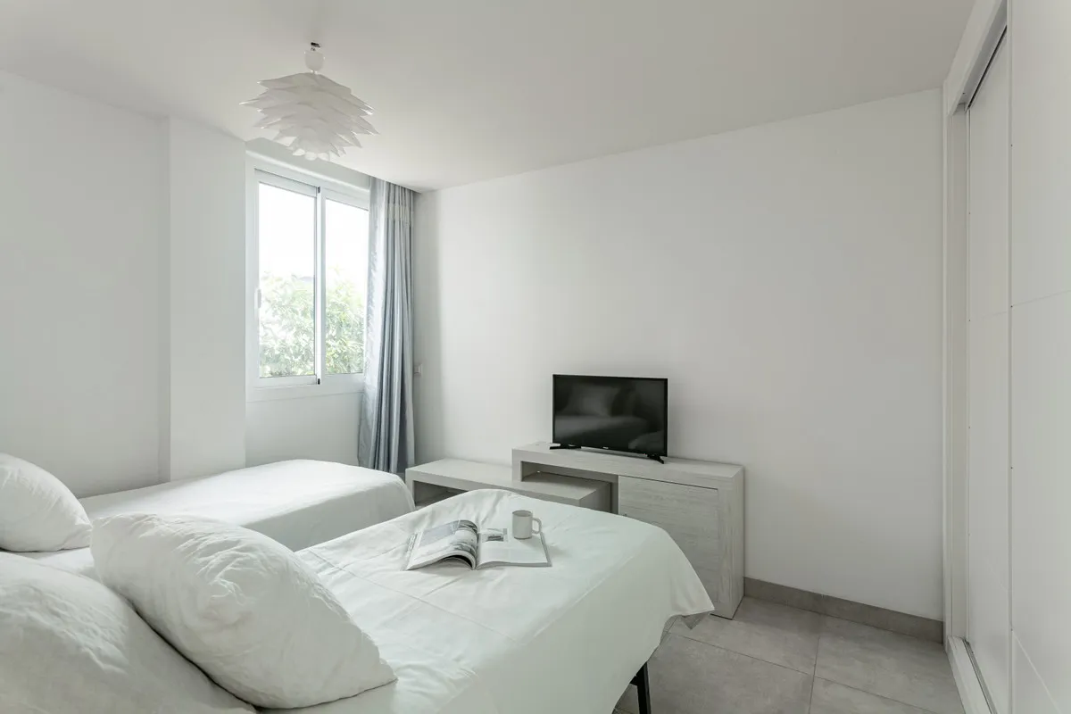 24b6c6bc-87c4-4c0b-8c18-cb20a19cbf14