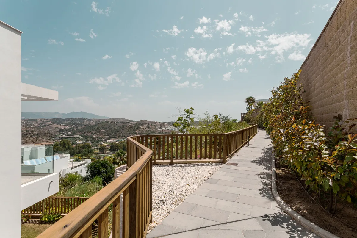 4e48940b-9477-4a8d-9f5d-4e4a2cde1c30