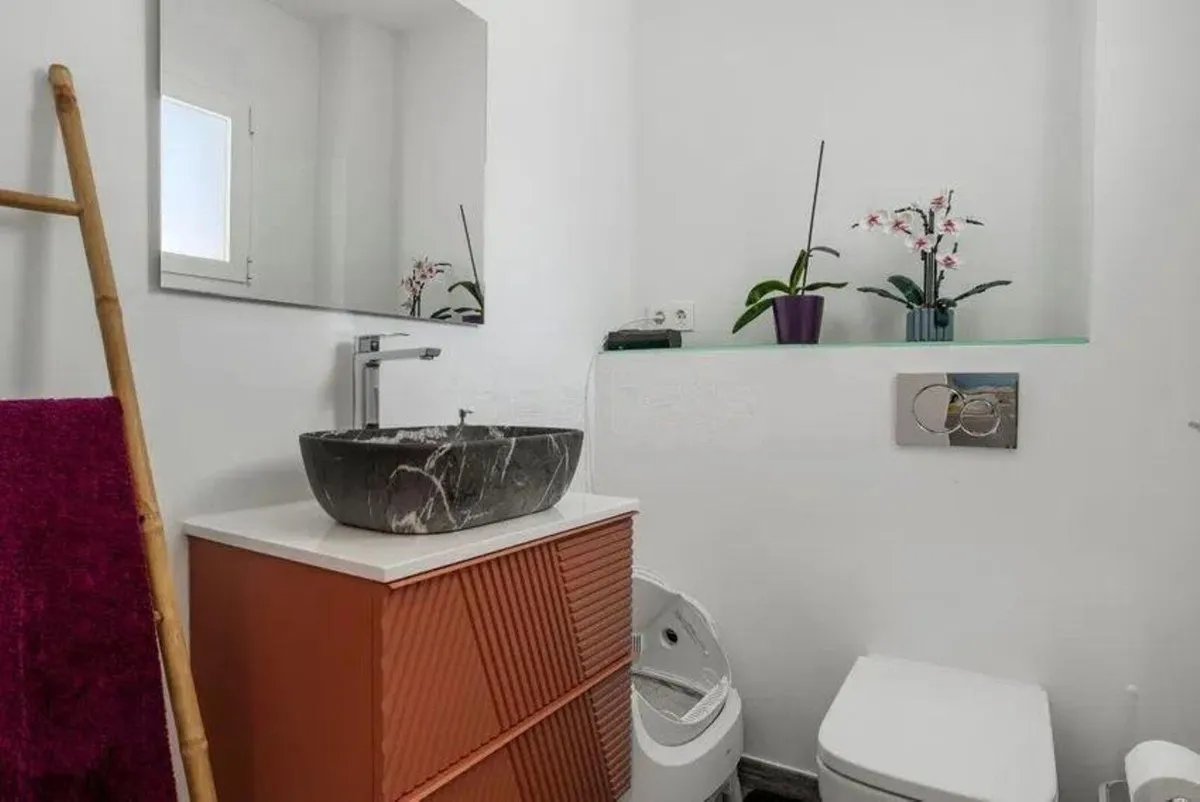 6b4037c8-d132-444c-90fb-018cbbc5f858