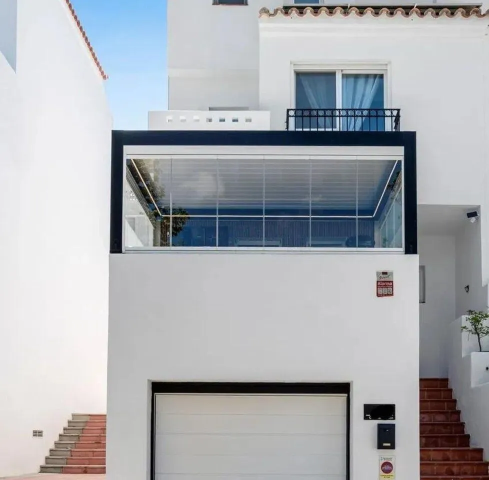 a52f2300-d7e7-4a99-a9c6-8623d052488c