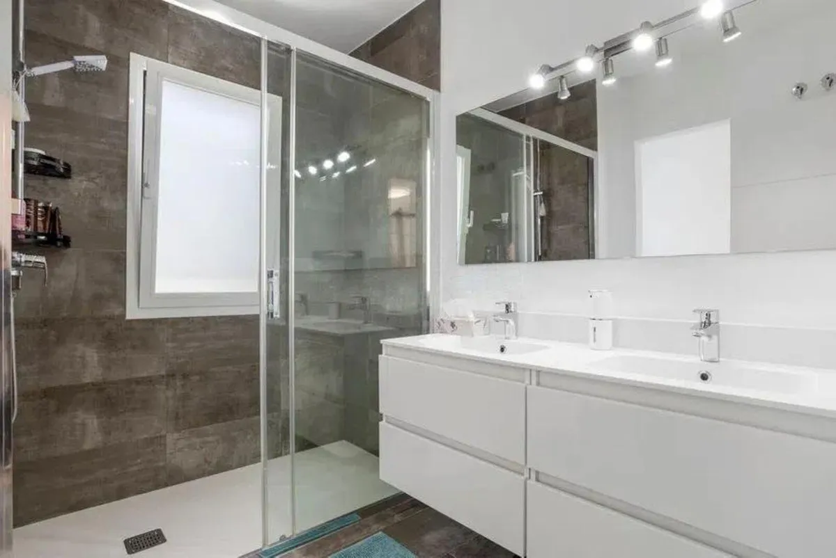 fe52b4d3-7e11-4390-8b88-a64050518877