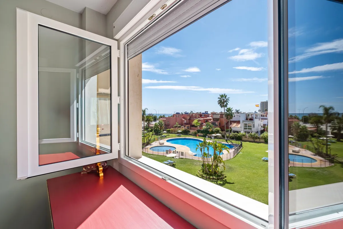 50710bab-c1a2-4813-8f67-612f04645301