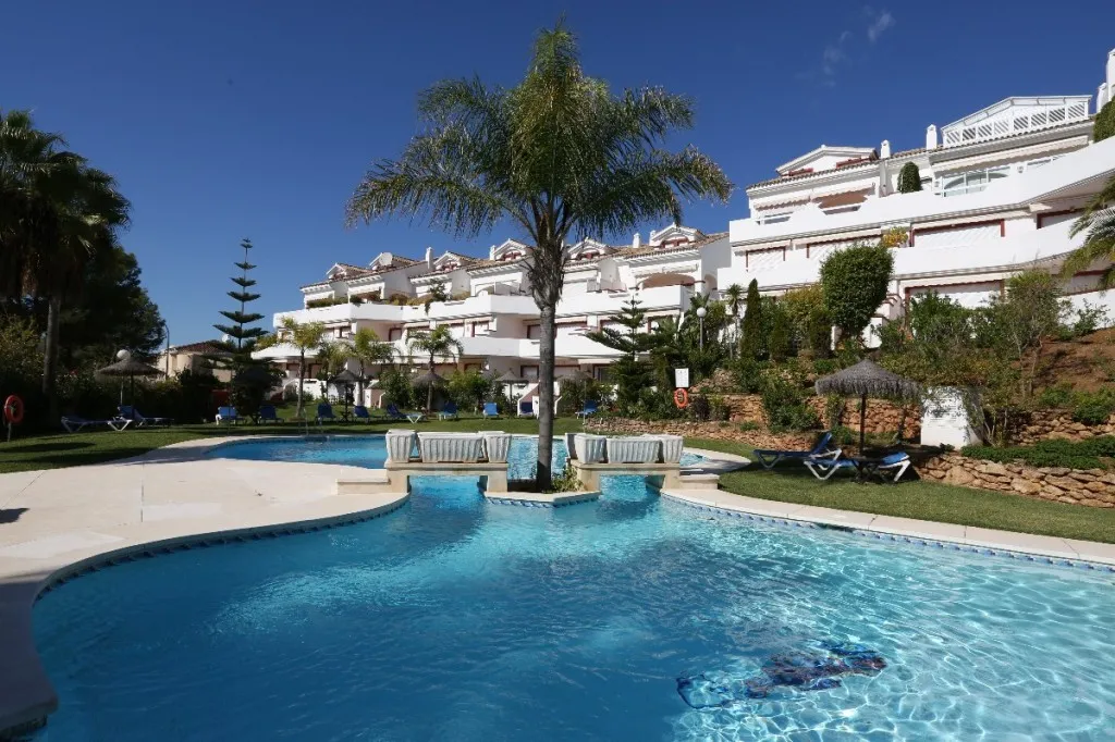 f43c39b3-59f9-438c-9ae7-ad13f70ce30f