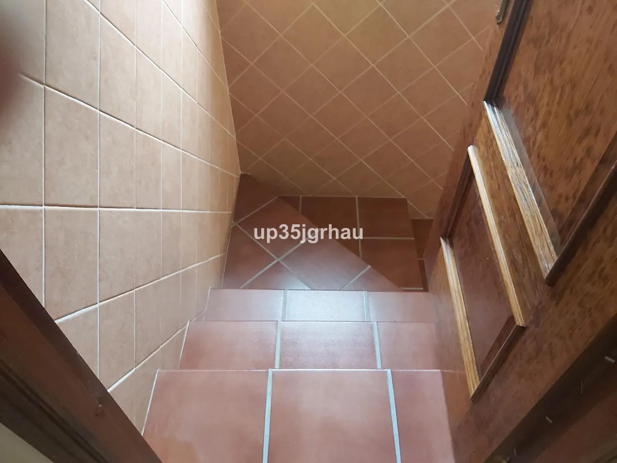 4e3f34b5-2d7e-445b-b095-d2b1e9c7e941