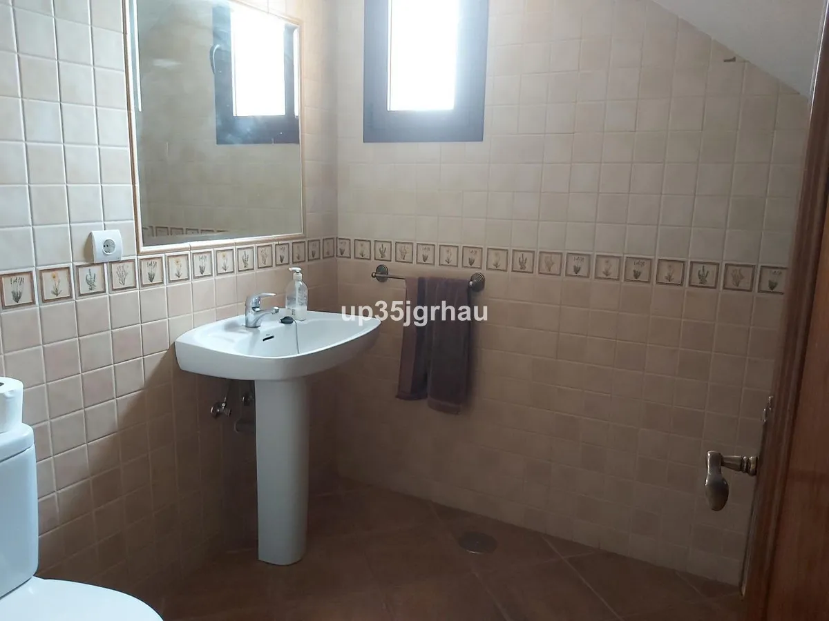 a4054766-d5ed-428d-bdbb-6356d8a8565f