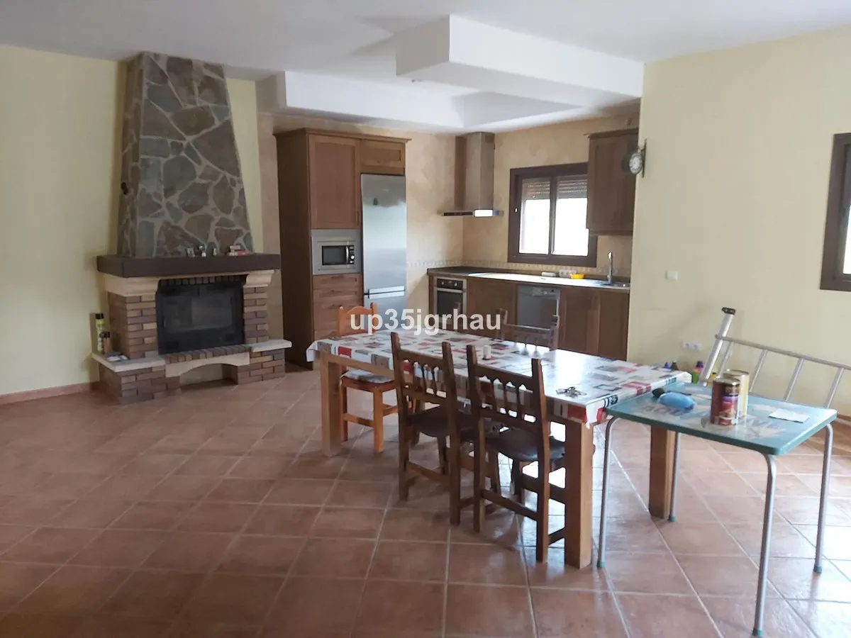 ac558a13-6cb6-46b7-897d-1dc233e379bd