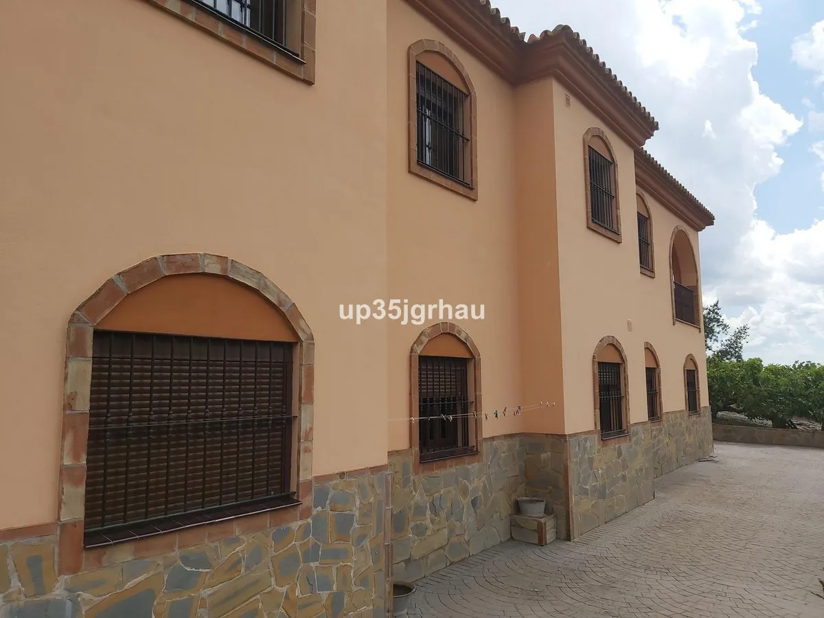 fe8fcdb3-2098-4656-a726-1227e2e9838f