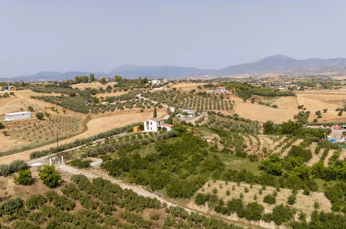 5b327049-cbba-4a4a-bcfe-ea8999f93591