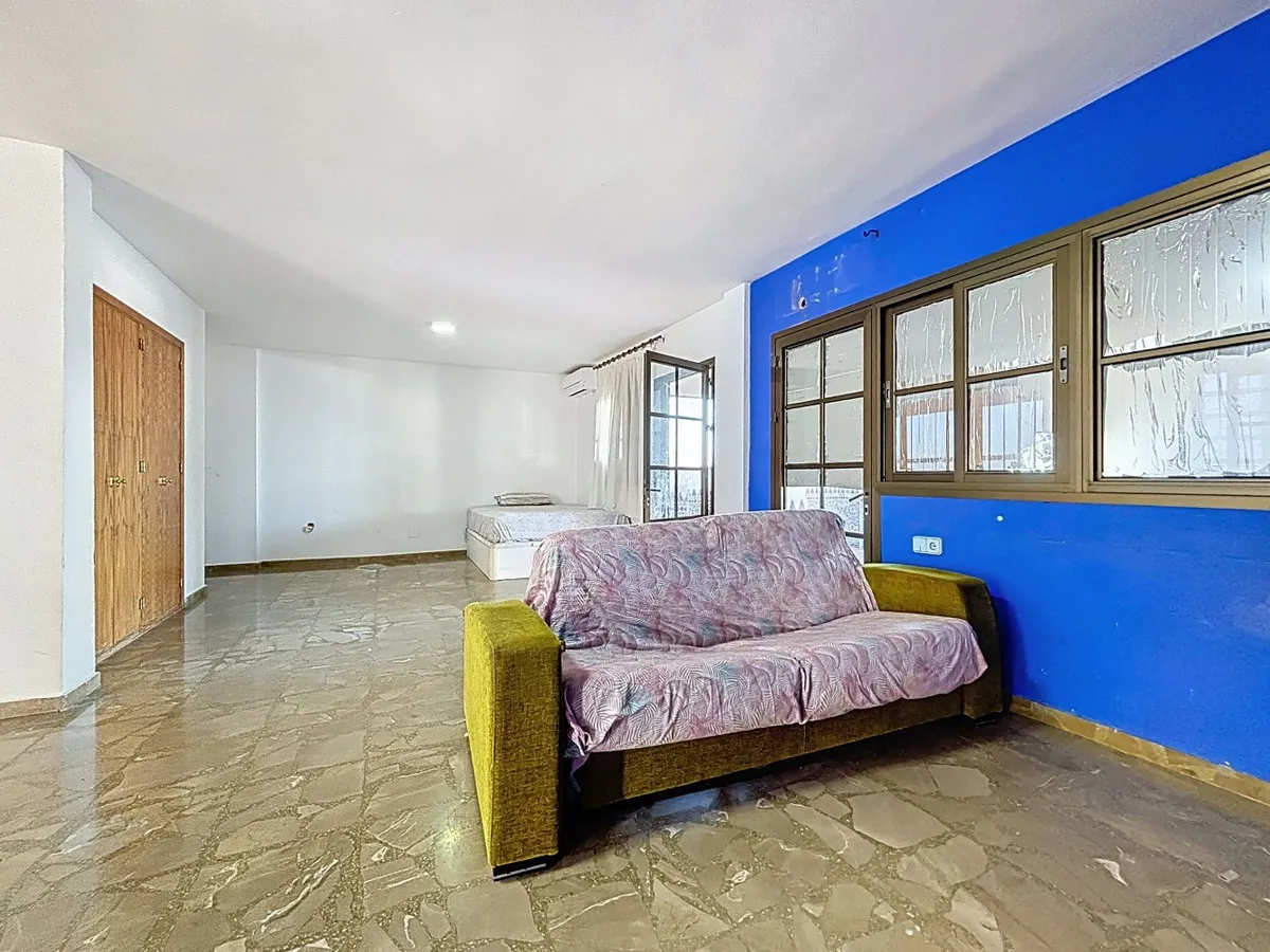 6fc06e83-057a-4c4b-a9a7-4d132b1c509c