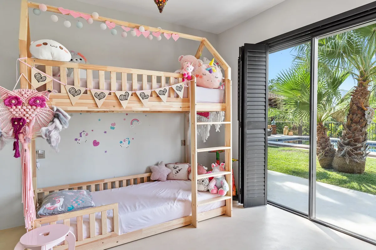 05db9fcf-a202-46bd-b51f-61a6d6af49b9